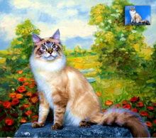 Portret de pisică reprezentat în picioare, pictat pe un fundal scenic